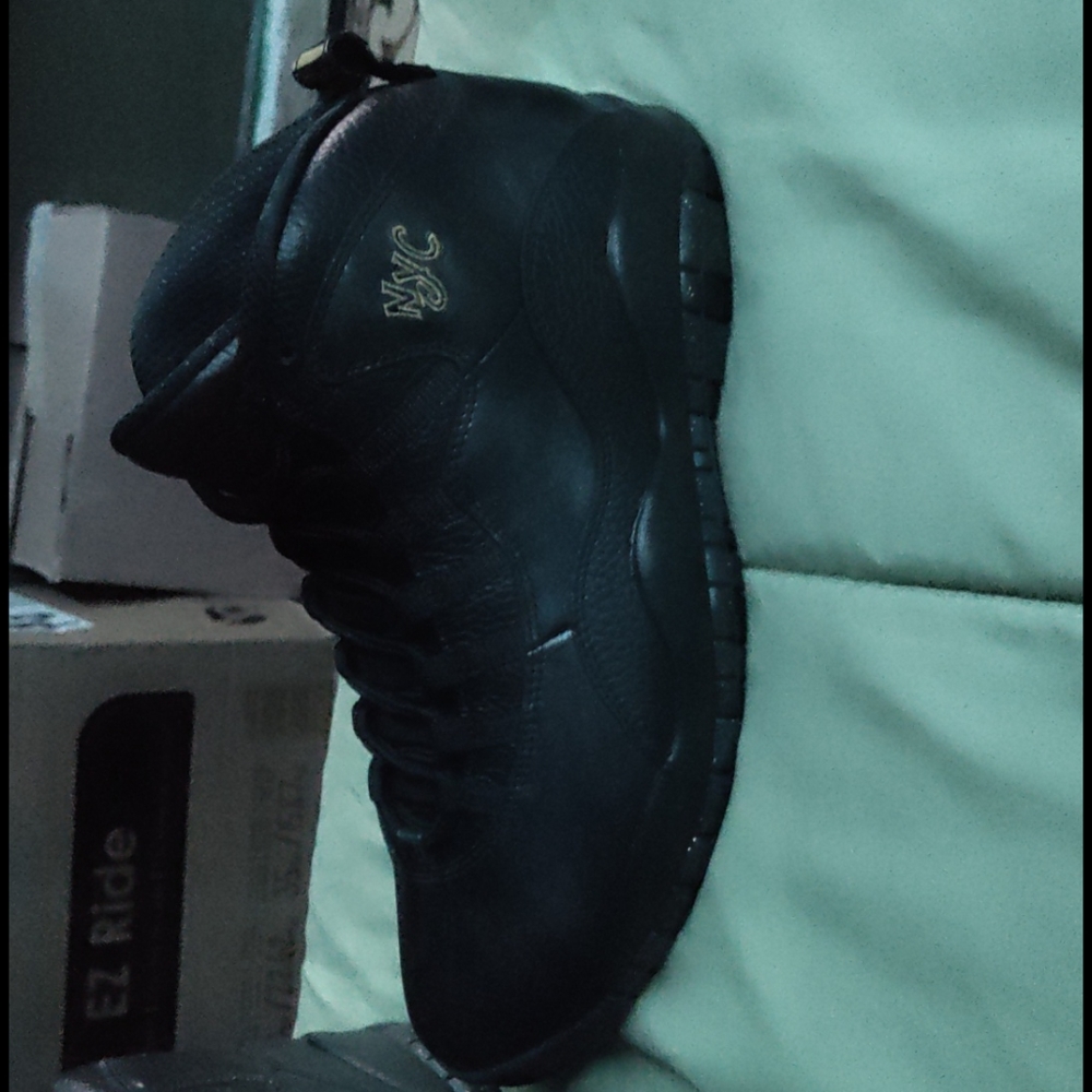 J's Retro 10'z NYC - Picture 3 of 4